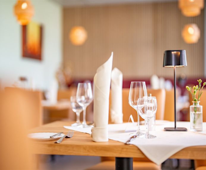 waldhotel-eisenberg-pfalz-restaurant-tisch